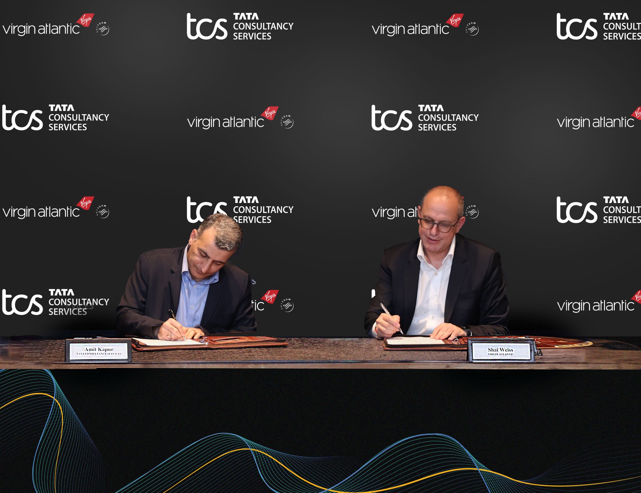(L-R) Amit Kapur, Country Head - UK & Ireland, TCS; Shai Weiss, CEO - Virgin Atlantic Signing the Partnership Document