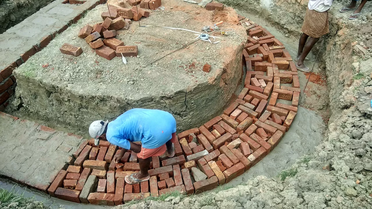 Building foundation in brick for load bearing construction