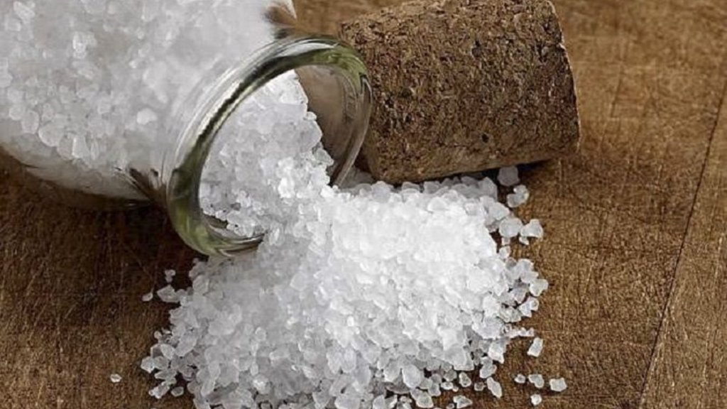 Phèn chua là gì? Cách chưng cất phèn chua trị hôi như thế nào?