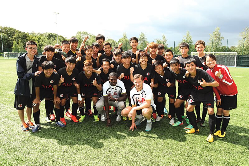 Tottenham Hotspur first team players, Emmanuel Adebayor and Jan Vertonghen, hang out with the Hong Kong national U16’s after their coaching clinic at the Spurs state-of-the-art training facilities.