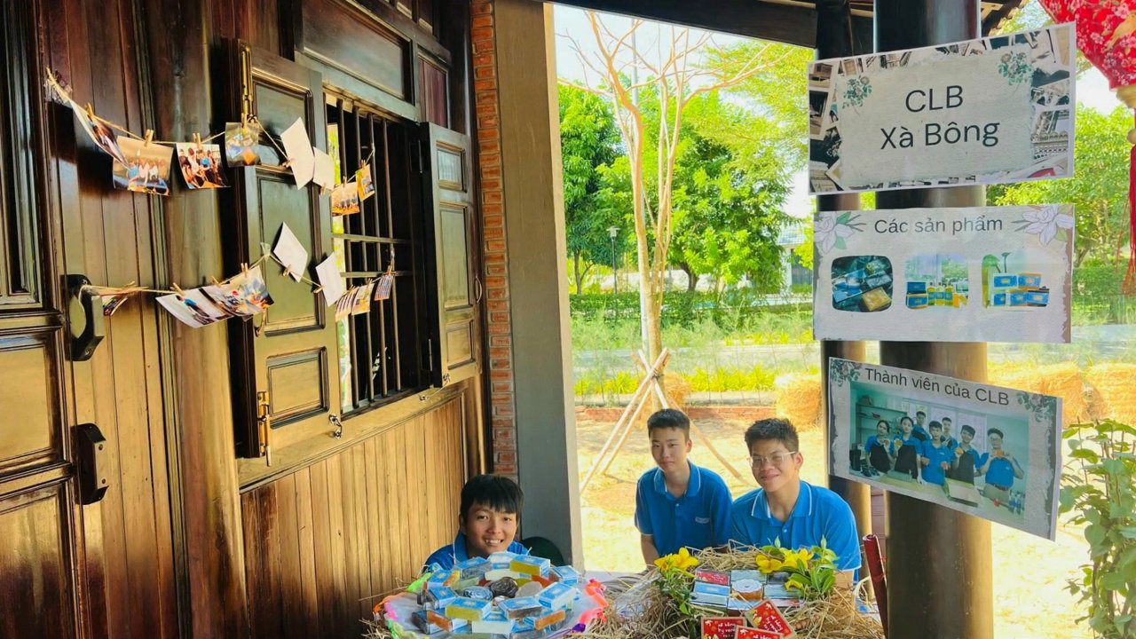Trường Tiểu học, Trung học cơ sở và Trung học phổ thông Hy Vọng Đà Nẵng triển khai dự án “Hoa Hy Vọng” tạo ra không gian để học sinh chia sẻ cảm xúc, học cách kiểm soát tâm trạng và thấu hiểu bản thân.