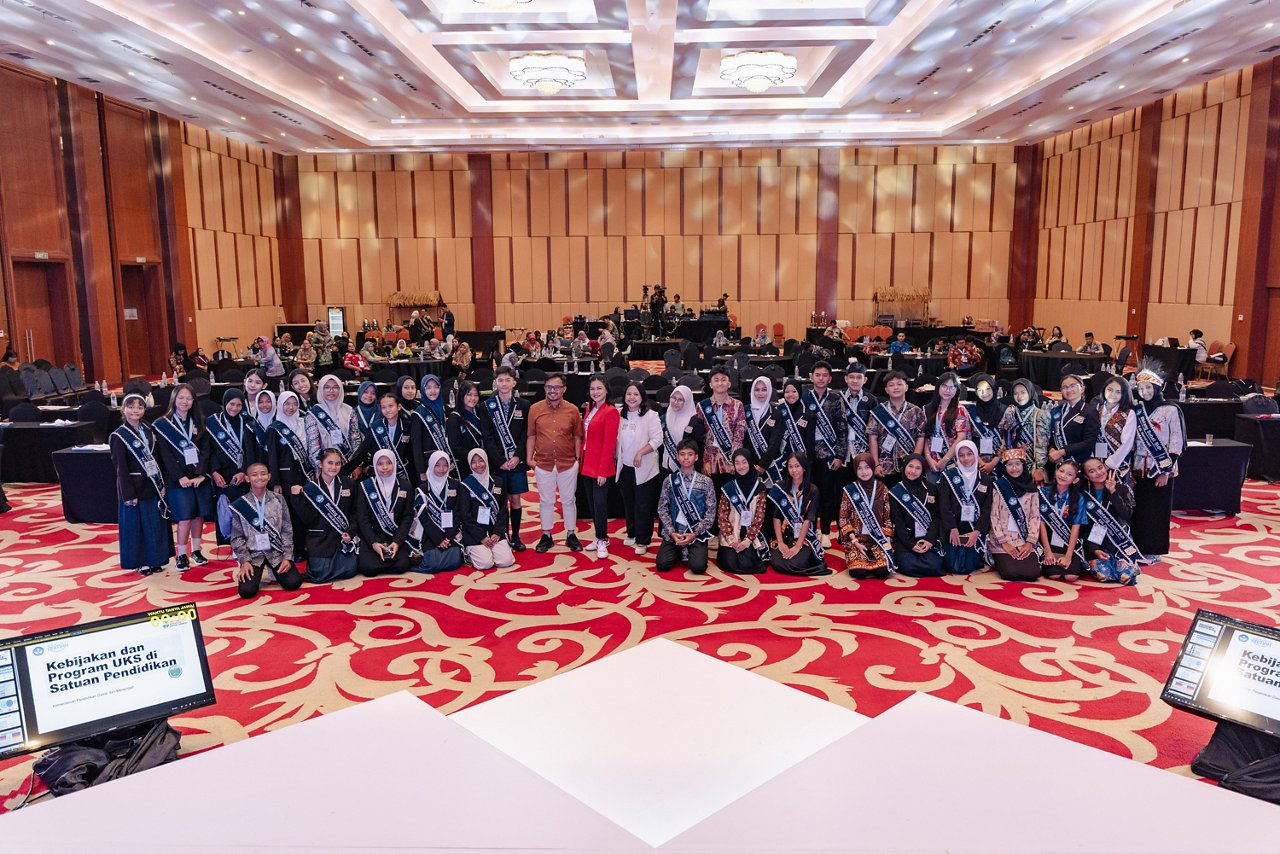 AIA Healthiest Schools Team bersama Bintang Sobat SMP