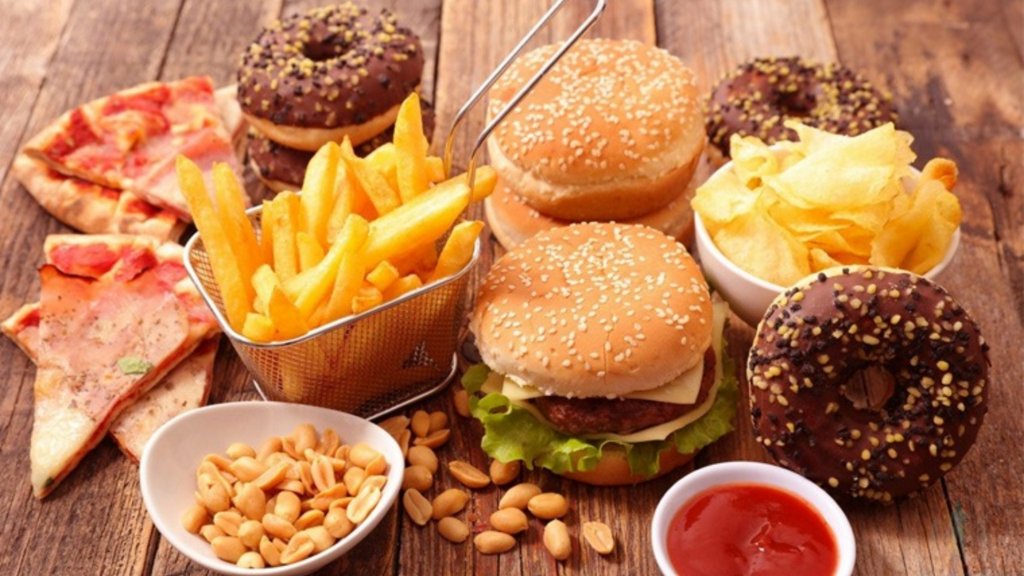 Giải đáp] Những thực phẩm người bị mỡ máu cao nên hạn chế ăn để bảo vệ sức  khoẻ | AIA Vietnam