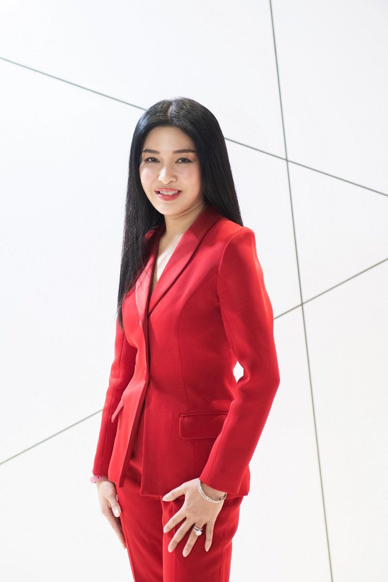 นางสาวรพีพร วงศ์ทองคำ ผู้อำนวยการฝ่ายสื่อสารองค์กรและภาพลักษณ์ เอไอเอ ประเทศไทย