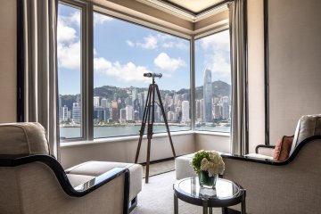 Members participate in an AIA Club Alta exclusive seminar, where they will also be invited to future events and lifestyle experiences.