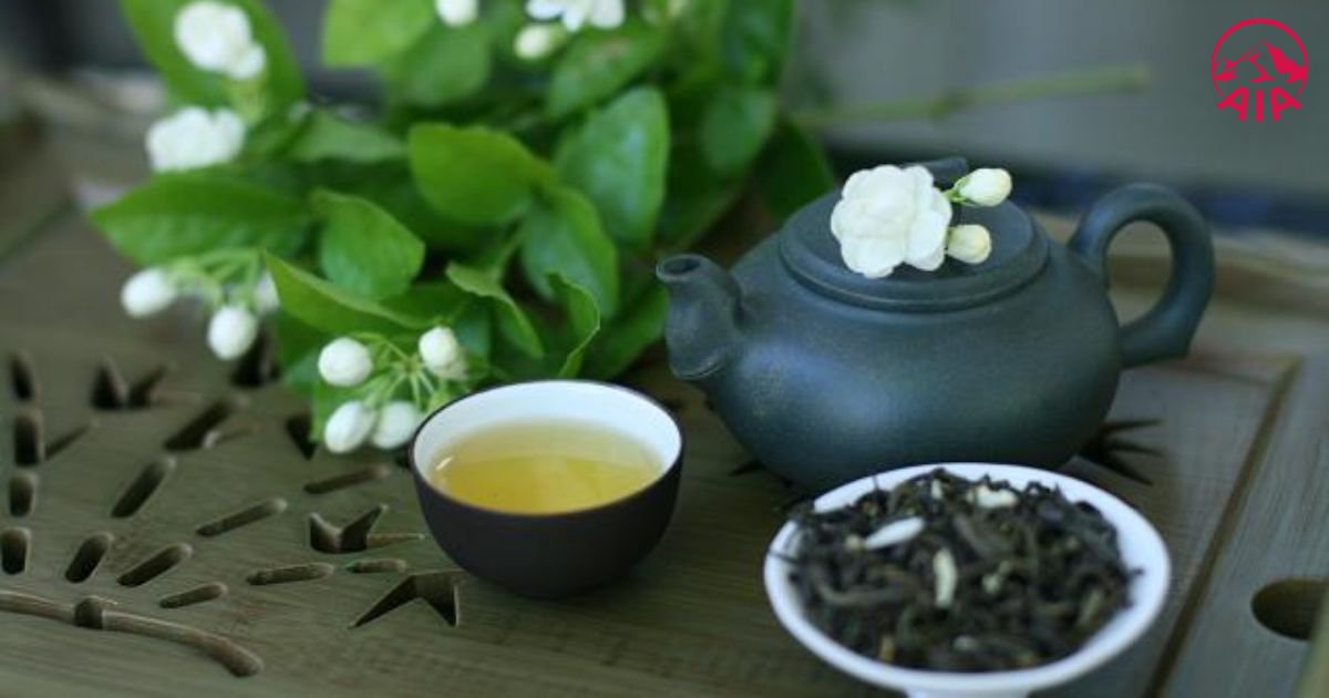 Ai không nên uống trà hoa nhài: người bị đau dạ dày