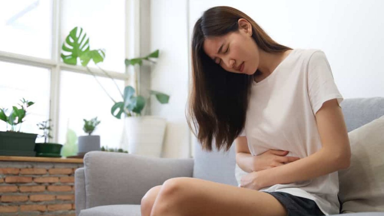 Người bị bệnh viêm dạ dày, viêm tá tràng thường dùng dược liệu tinh chế từ cây chè dây