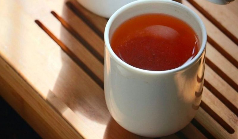 Uống chè vằng lúc còn ấm là tốt nhất