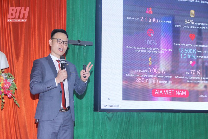 Ông Lê Đức Giang, Trưởng Kinh doanh khu vực cấp cao AIA Việt Nam chia sẻ về những kết quả hoạt động của AIA Việt Nam tại chương trình.