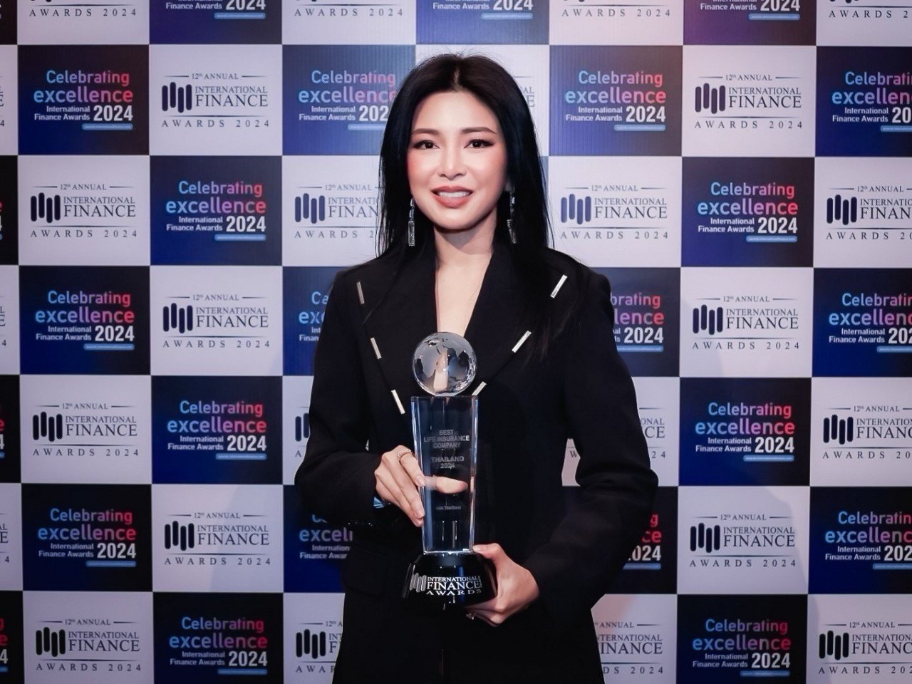 international-finance-awards-khun-rapiphon
