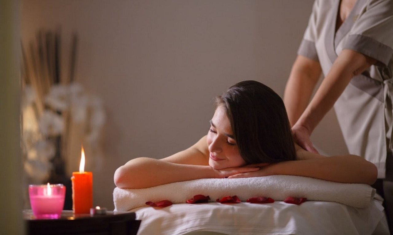Hướng dẫn cách massage thư giãn tại nhà từ A-Z