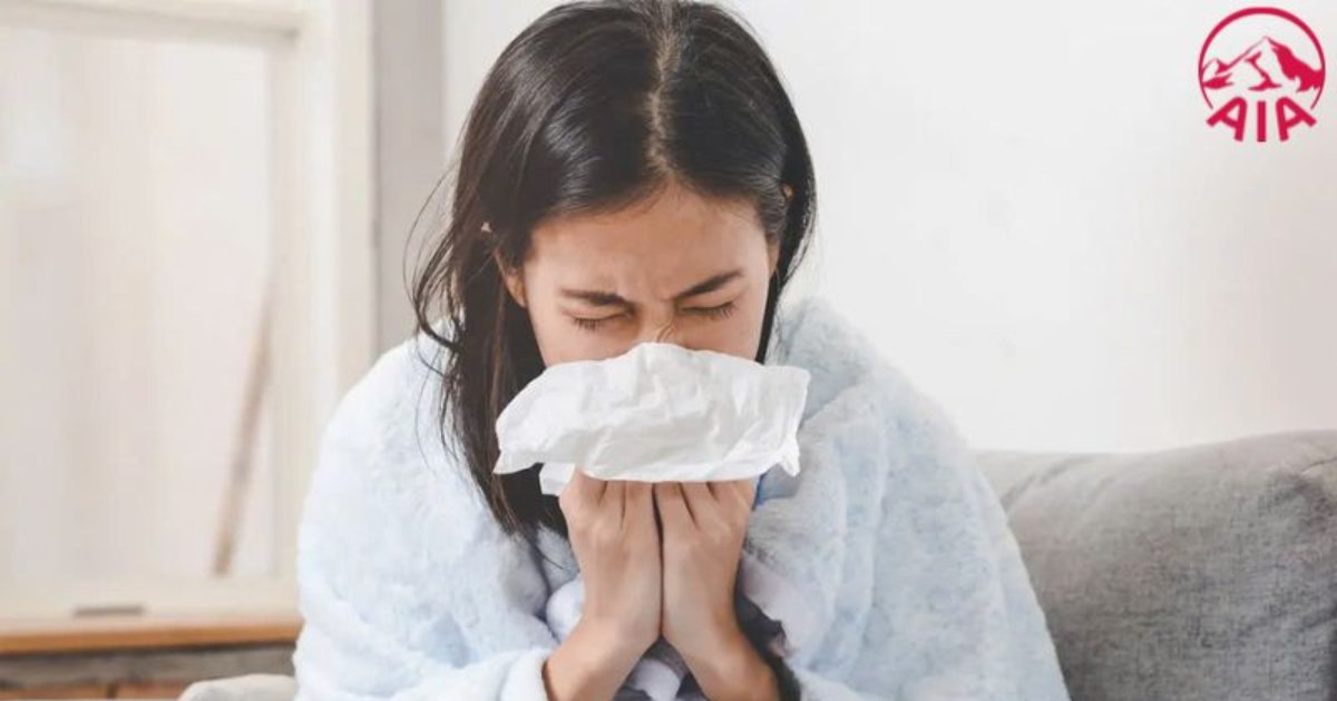 Viêm xoang gây ra các triệu chứng như đau đầu, nghẹt mũi, chảy dịch mũi và khó thở