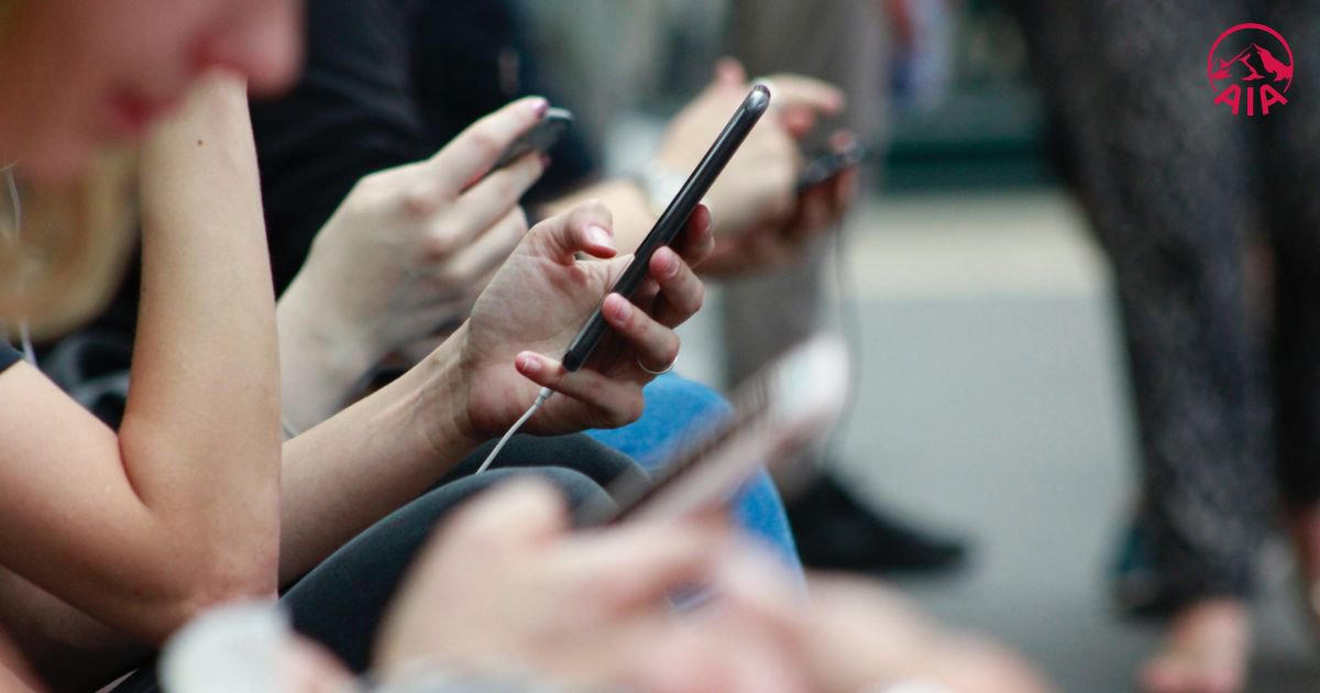 Người mắc Nomophobia không thể bỏ điện thoại xuống vì sợ bị lãng quên