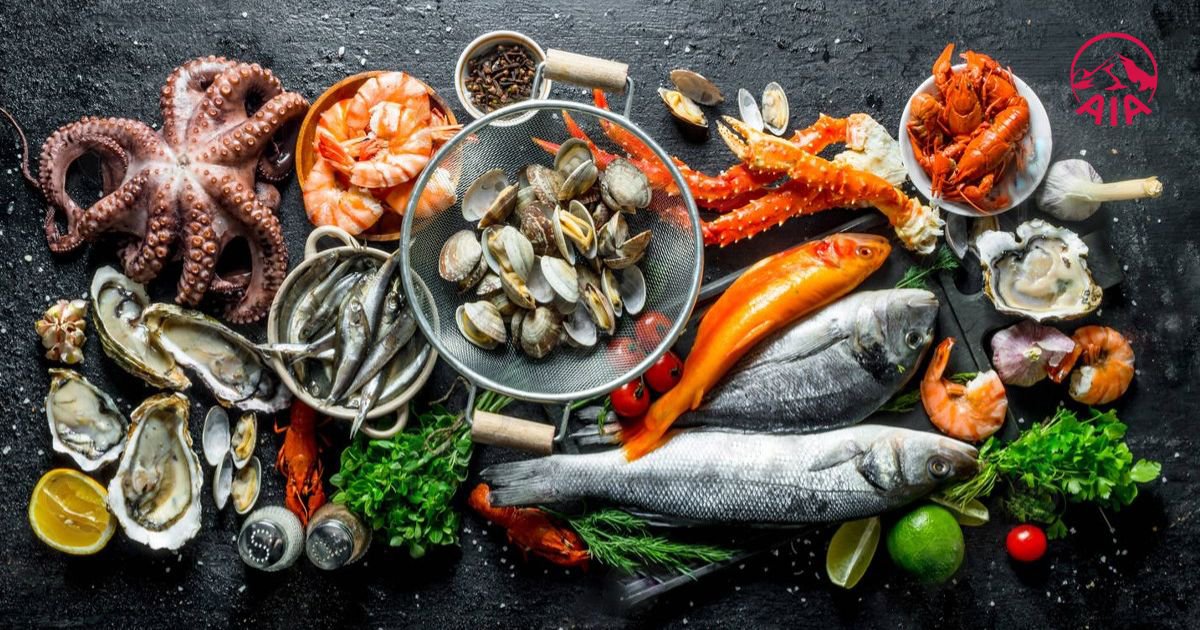 Hải sản có tính hàn, và việc dùng chung với nước dừa có thể gây khó chịu cho dạ dày, đầy bụng