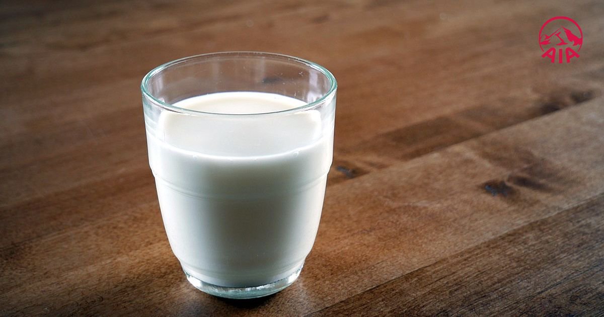 Uống sữa và nước dừa ảnh hưởng xấu đến hệ tiêu hóa
