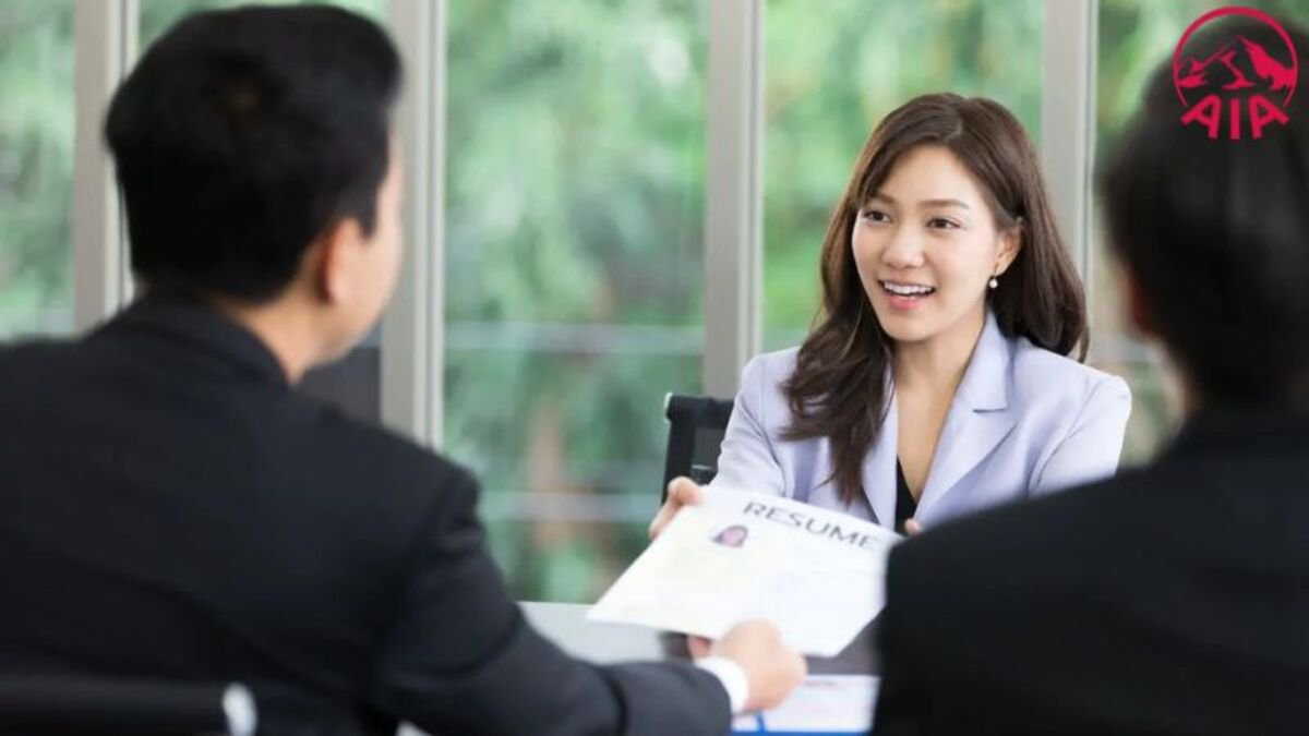Bước đầu tiên trong quy trình phỏng vấn là tiếp đón và giới thiệu