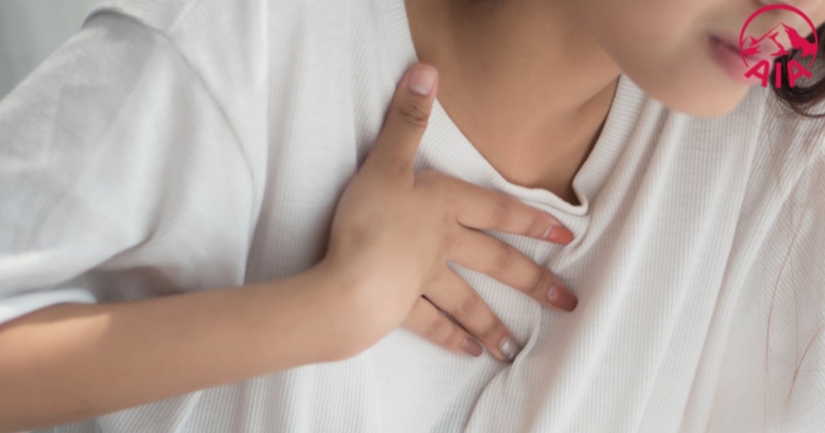 Khó thở và ho là một trong những triệu chứng của viêm phổi tắc nghẽn mạn tính