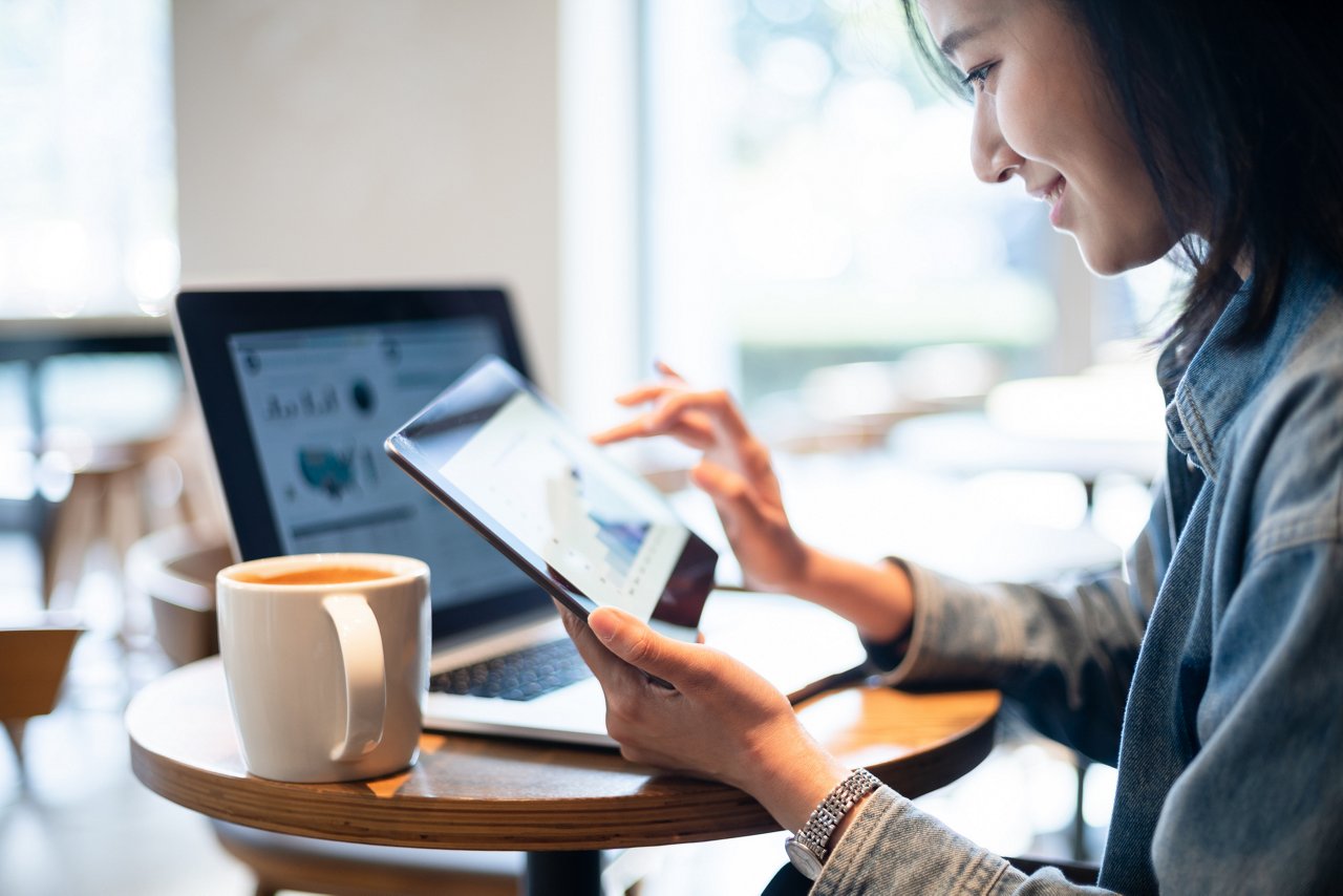 woman watching laptop