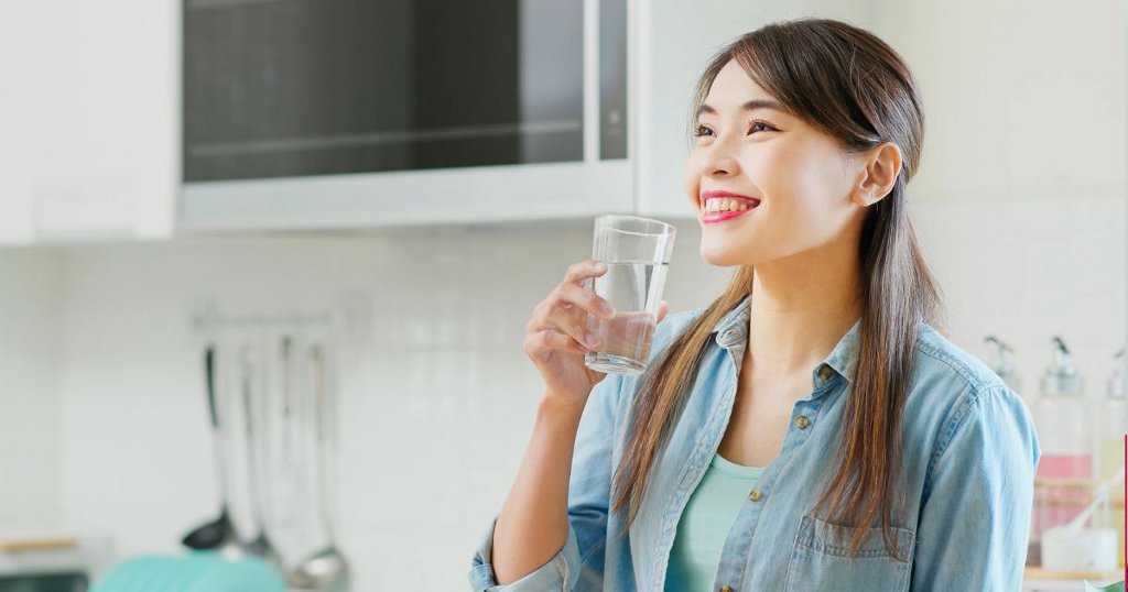 Uống nhiều nước có tác dụng gì? 4 lợi ích không thể bỏ qua | AIA ...