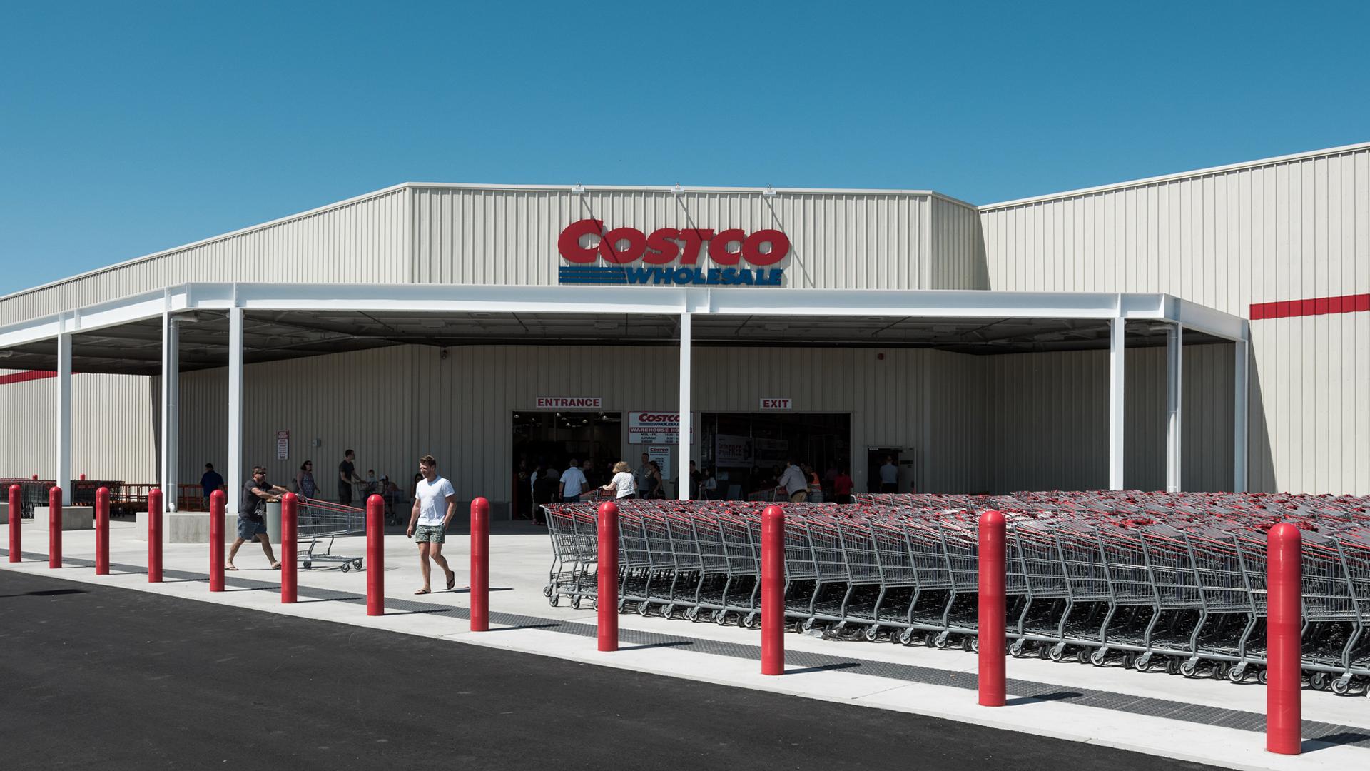 Retail warehouse storefront with covered entrance, integrated canopy system, and organized cart staging—designed to support high-traffic customer flow, operational efficiency, and consistent performance at scale.