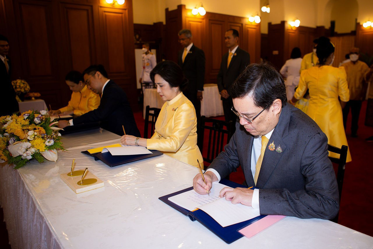 ธปท. ร่วมลงนามถวายพระพรชัยมงคลพระบาทสมเด็จพระเจ้าอยู่หัว เนื่องในโอกาสพระราชพิธีมหามงคลเฉลิมพระชนมพรรษา พระบาทสมเด็จพระเจ้าอยู่หัว 6 รอบ 28 กรกฎาคม 2567
