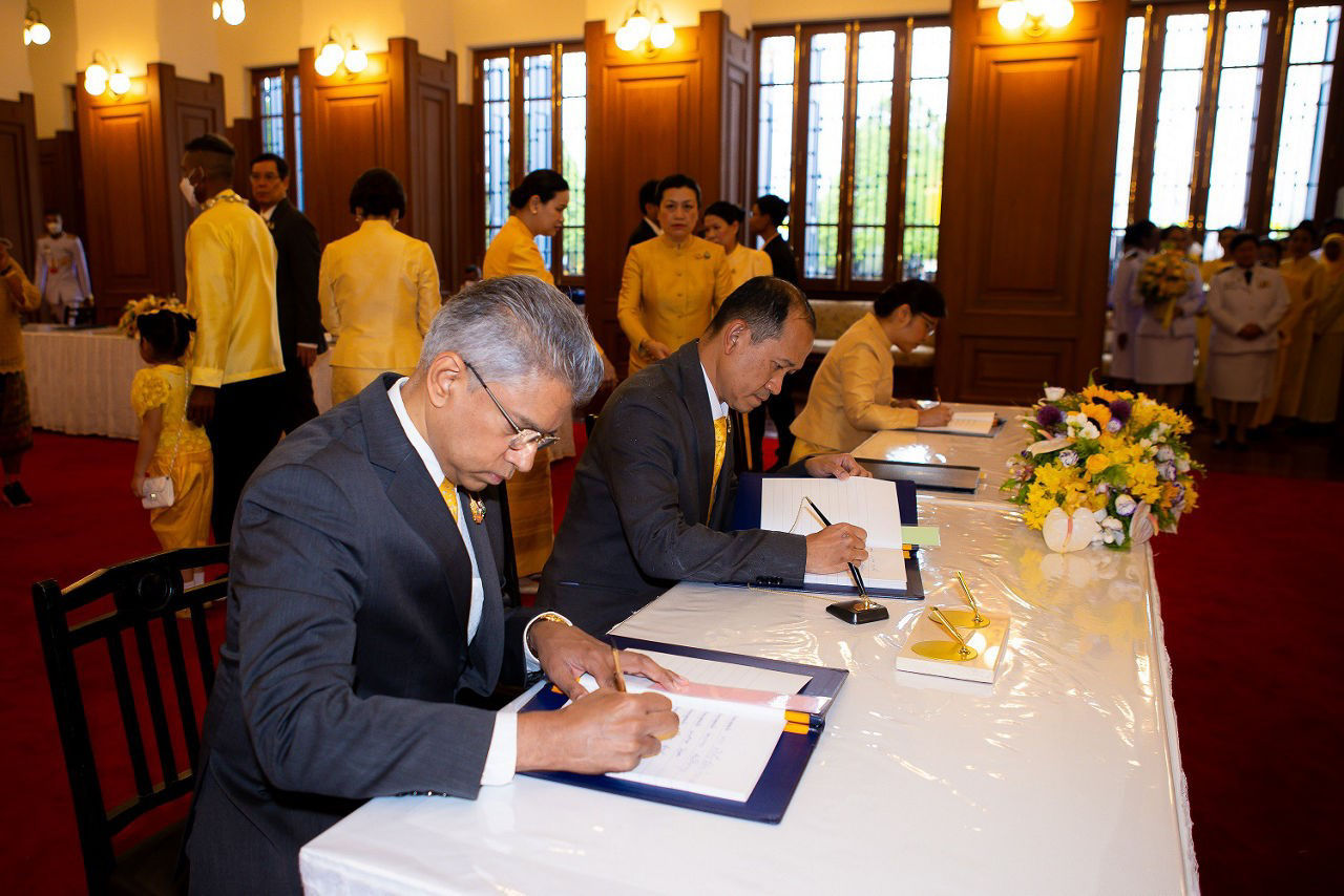 ธปท. ร่วมลงนามถวายพระพรชัยมงคลพระบาทสมเด็จพระเจ้าอยู่หัว เนื่องในโอกาสพระราชพิธีมหามงคลเฉลิมพระชนมพรรษา พระบาทสมเด็จพระเจ้าอยู่หัว 6 รอบ 28 กรกฎาคม 2567
