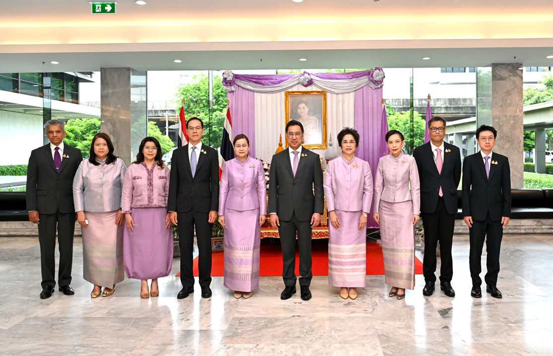 พิธีถวายพระพรชัยมงคลและลงนามถวายพระพรชัยมงคล สมเด็จพระนางเจ้า ฯ พระบรมราชินี เนื่องในโอกาสวันเฉลิมพระชนมพรรษา 3 มิถุนายน 2568