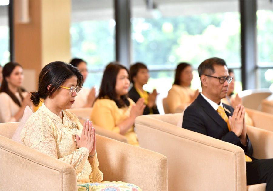 ธปท. จัดพิธีบำเพ็ญกุศลทักษิณานุประทานอุทิศถวายเป็นพระราชกุศล พระบาทสมเด็จพระบรมชนกาธิเบศร มหาภูมิพลอดุลยเดชมหาราช บรมนาถบพิตร เนื่องใน "วันนวมินทรมหาราช" พุทธศักราช 2568