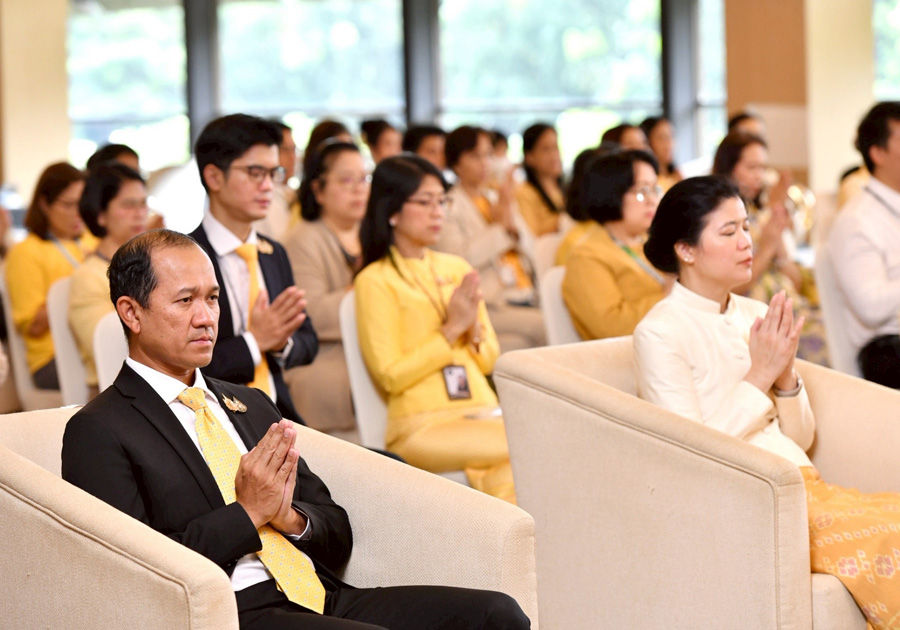 ธปท. จัดพิธีบำเพ็ญกุศลทักษิณานุประทานอุทิศถวายเป็นพระราชกุศล พระบาทสมเด็จพระบรมชนกาธิเบศร มหาภูมิพลอดุลยเดชมหาราช บรมนาถบพิตร เนื่องใน "วันนวมินทรมหาราช" พุทธศักราช 2568