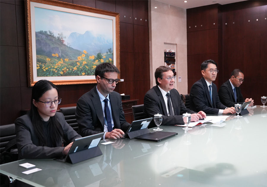 คณะผู้แทนจากกองทุนการเงินระหว่างประเทศ (International Monetary Fund: IMF) นําโดย Mr. Peter Breuer เข้าเยี่ยมคารวะ (Courtesy call) ผู้ว่าการ และผู้บริหาร ธปท.