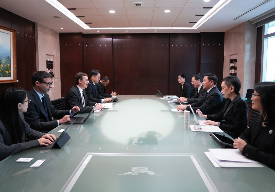 คณะผู้แทนจากกองทุนการเงินระหว่างประเทศ (International Monetary Fund: IMF) นําโดย Mr. Peter Breuer เข้าเยี่ยมคารวะ (Courtesy call) ผู้ว่าการ และผู้บริหาร ธปท.