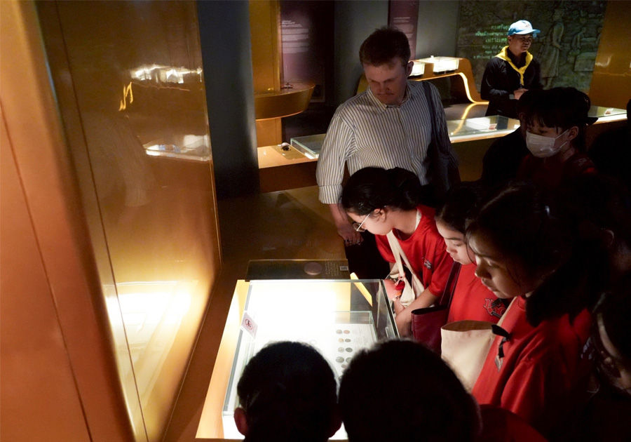 ธปท. จัดกิจกรรมจิตอาสา “ชวนน้องท่องโลกการเงิน” เ