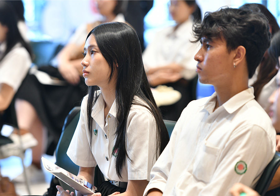 ศูนย์การเรียนรู้ ธปท. จัดกิจกรรม BOT EconClass ชวนนิสิตนักศึกษาเรียนรู้เศรษฐศาสตร์นอกห้องเรียน