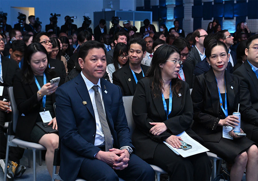 ผู้ว่าการธนาคารแห่งประเทศไทย และผู้บริหาร ร่วมรับฟังการเสวนา (Fireside Chat)