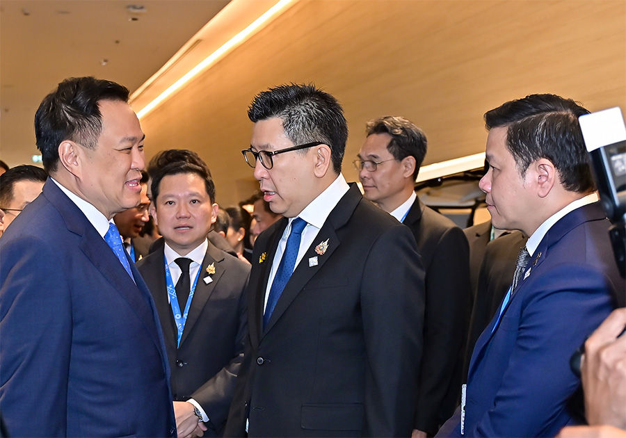 The Prime Minister Opens the Annual Meetings Plenary, Joined by IMF and World Bank Group Leaders Who Share Their Vision of the Global Economy