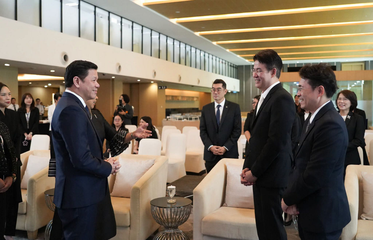 พิธีลงนามบันทึกข้อตกลงความร่วมมือทางวิชาการระหว่างธนาคารแห่งประเทศไทย (ธปท.) และคณะนิติศาสตร์ มหาวิทยาลัยธรรมศาสตร์ 