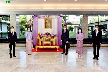 พิธีถวายพระพรชัยมงคลสมเด็จพระนางเจ้าฯ พระบรมราชินี