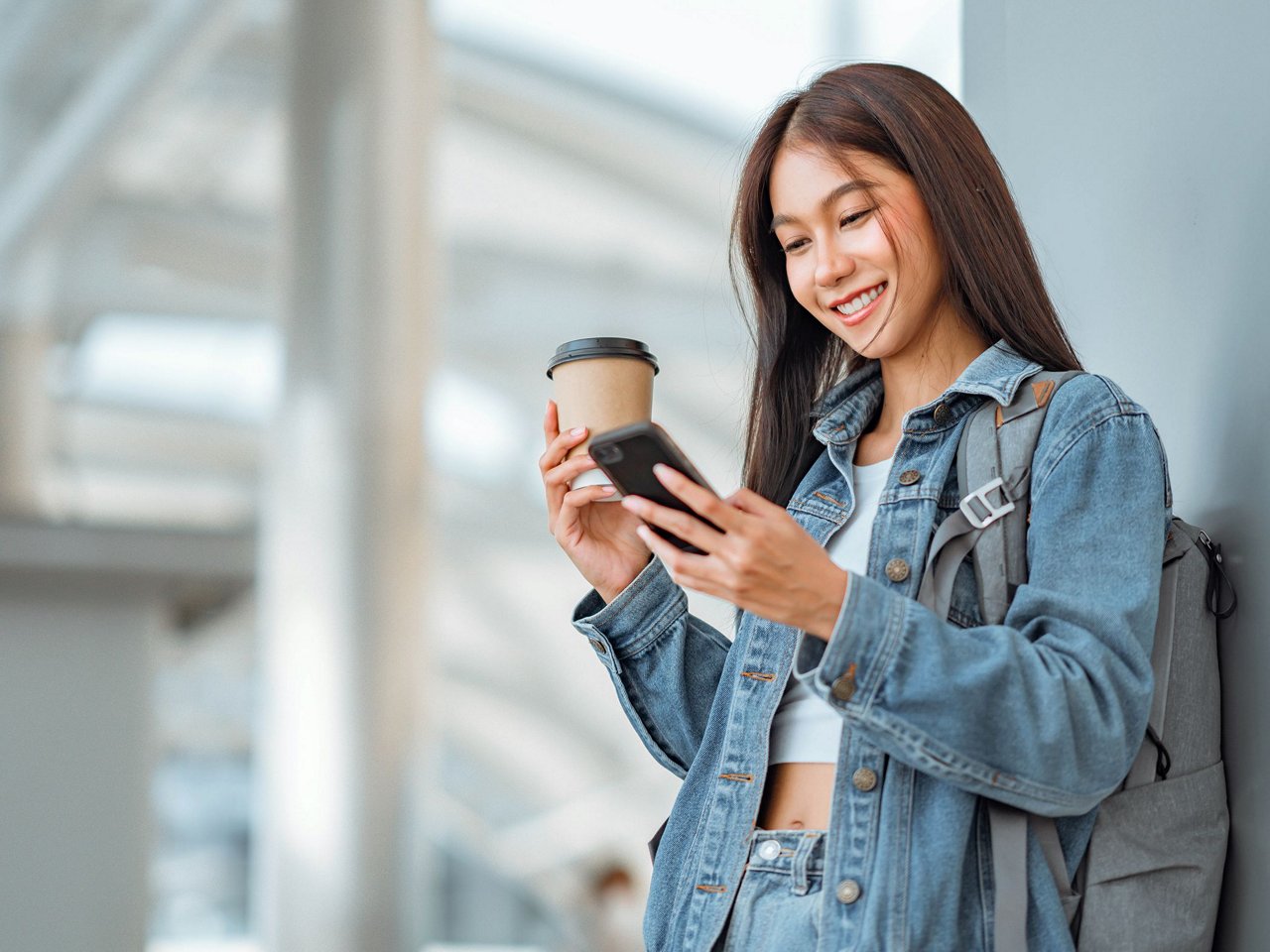 hero_small__rewards_open banking_girl smiling holding a phone