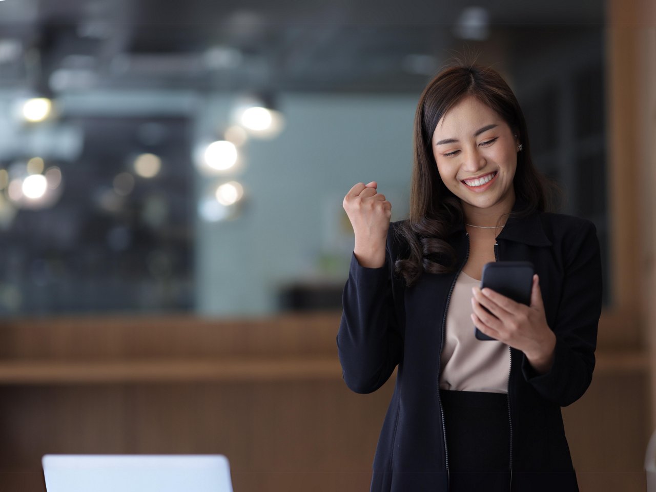 2100 x 1575 px - Employee_2100 x 1575 px