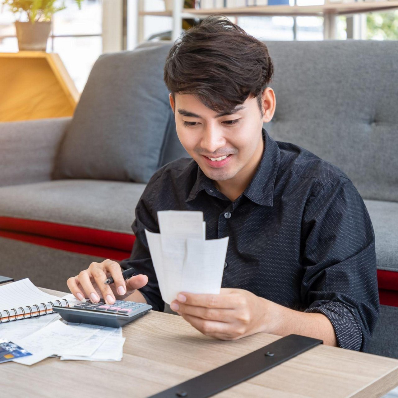 hero_xsmall_balance transfer_man holding a phone and paper