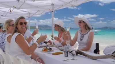 Lunch on store the beach