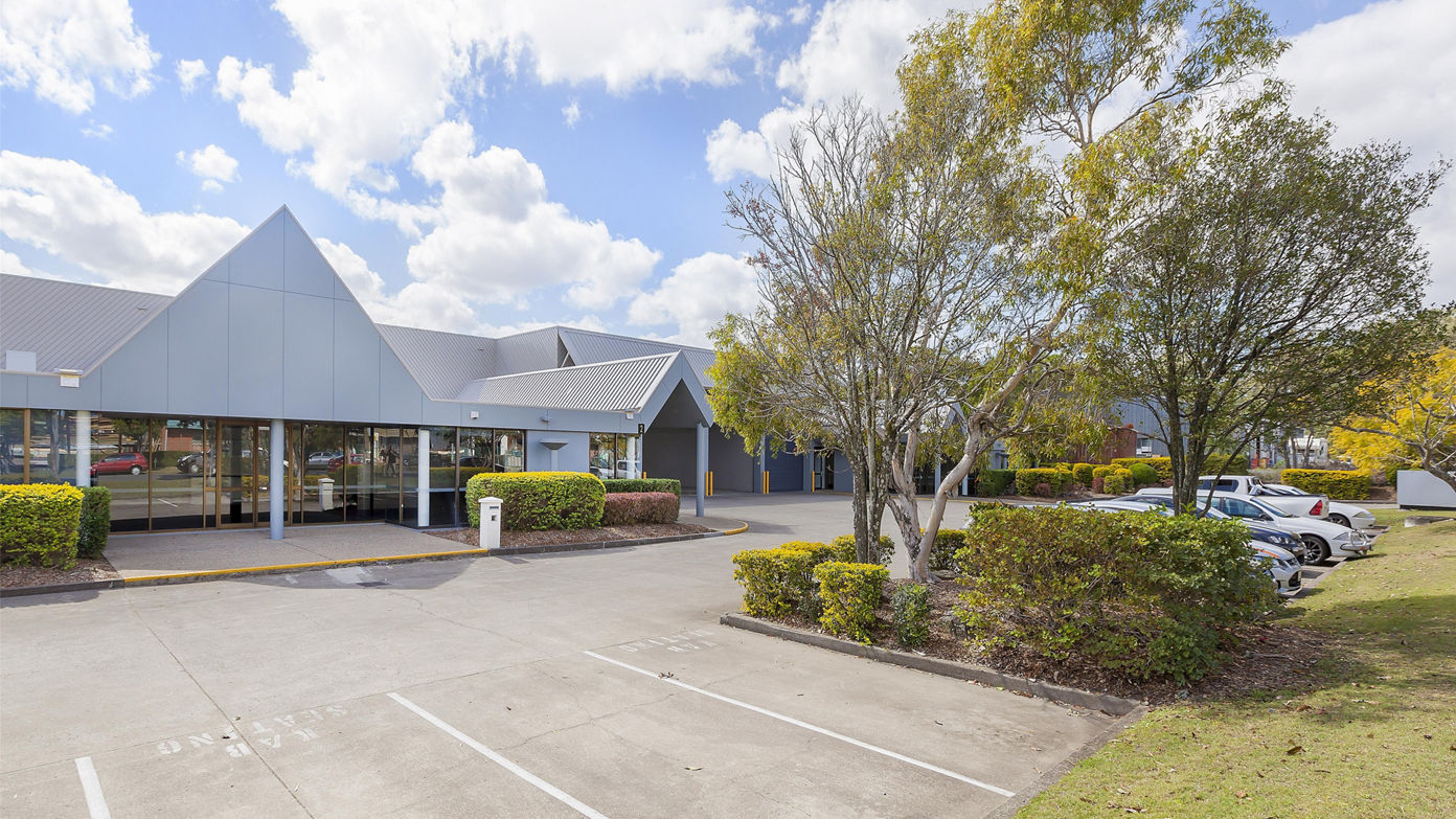 Exterior image of Acacia Gate Industrial Park office facilities and car park bays