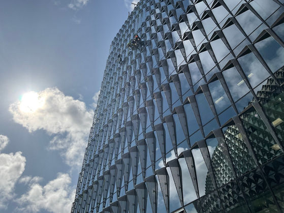 External shot of the Australian Bragg Centre, with the windows reflecting the sun 