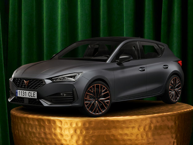 IND004 Christmas Campaign 2024 Website header Black Friday Car Giveaway 942x530px 01