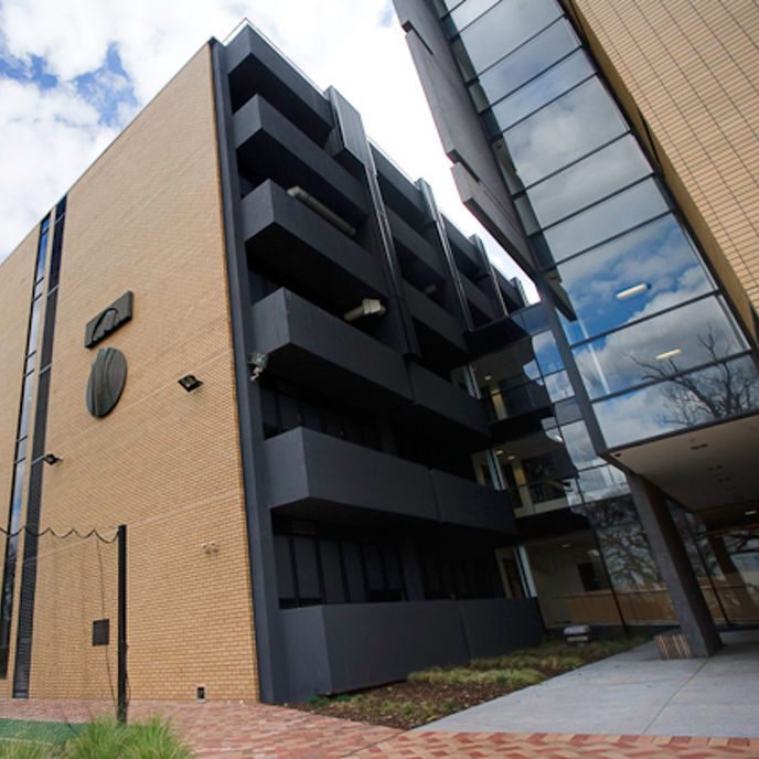 399-royal-parade-parkville-facade-angle-image