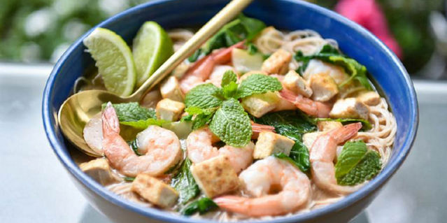 Prawn and noodle soup