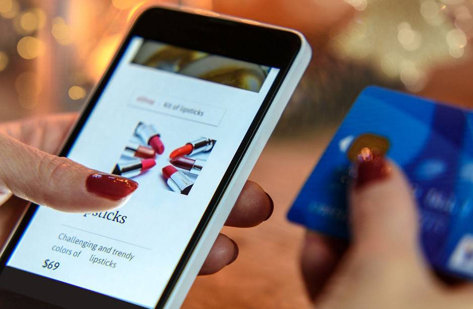Modern Woman makes Christmas shopping via smartphone and a credit card in the e-store