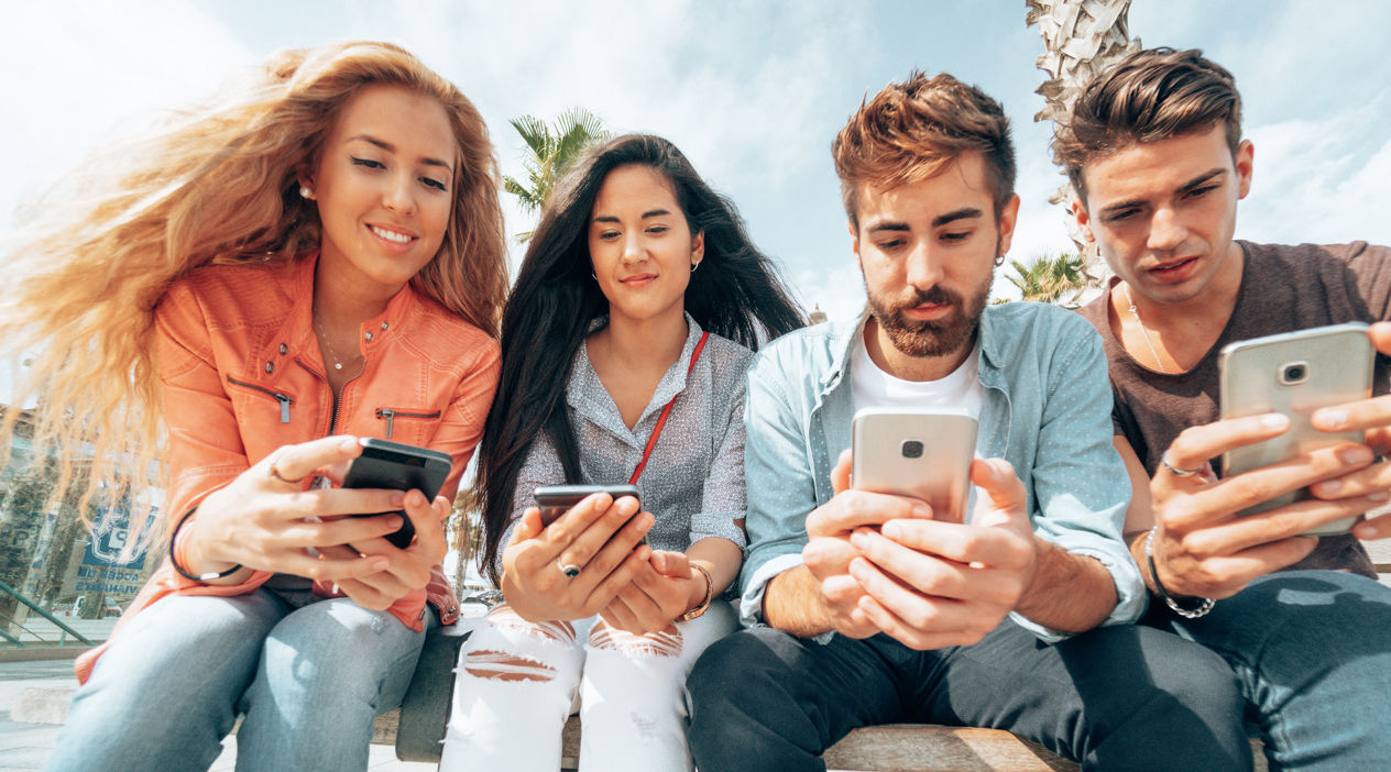 friends addicted to the social media
