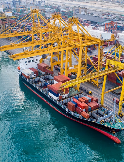 The busy of port congestion loading and discharging  containers services in maritime transports in World wide logistics 