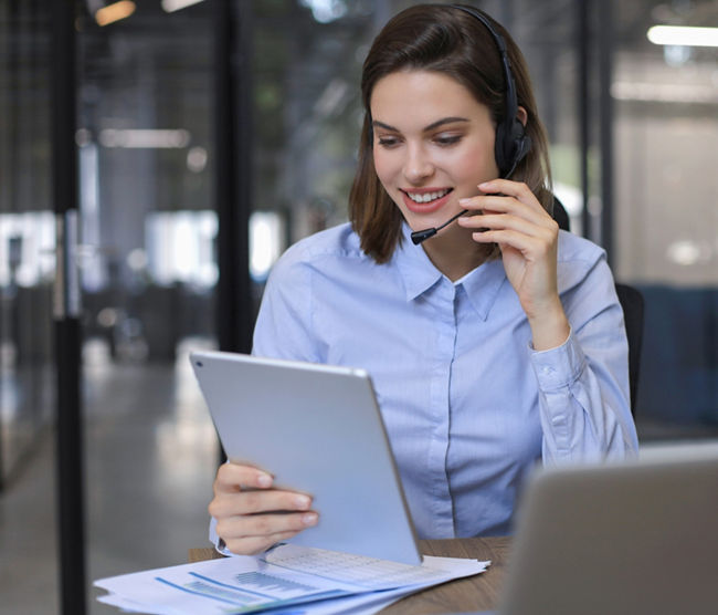 Freelance operator talking with headsets and consulting clients from office